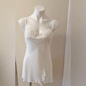 Linea  Donatella Elegant Ivory Lace Night Gown. Size L
Brand New With NO Tags.